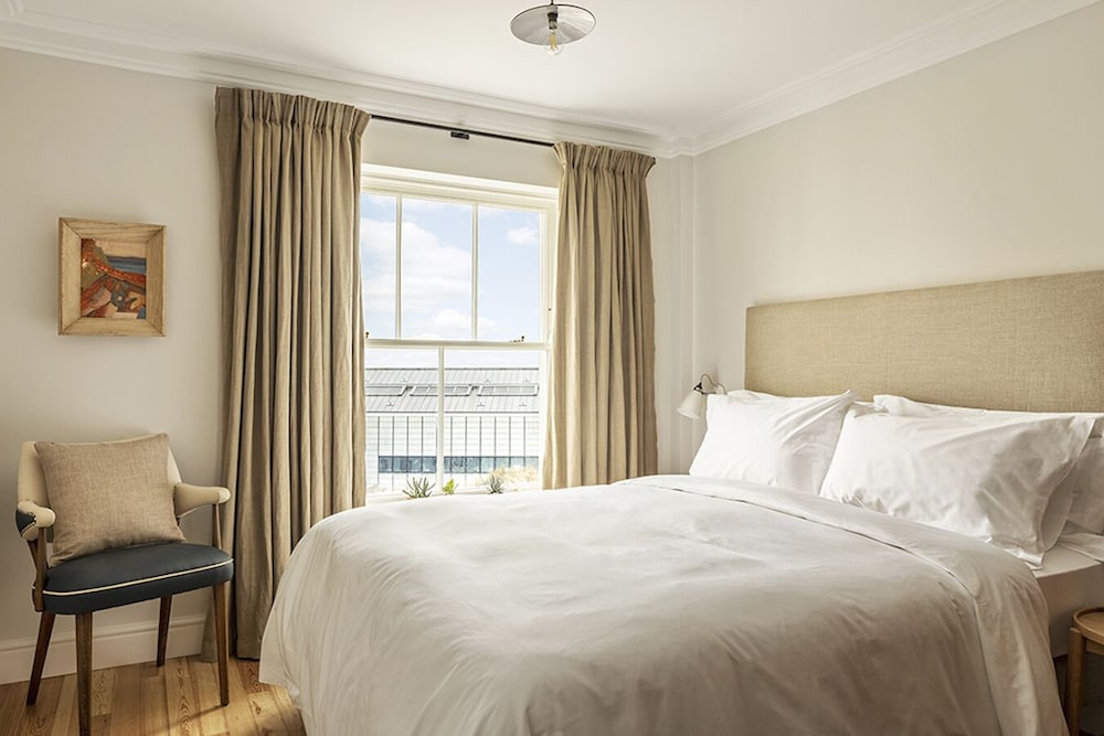 Fort Road Hotel 12/40