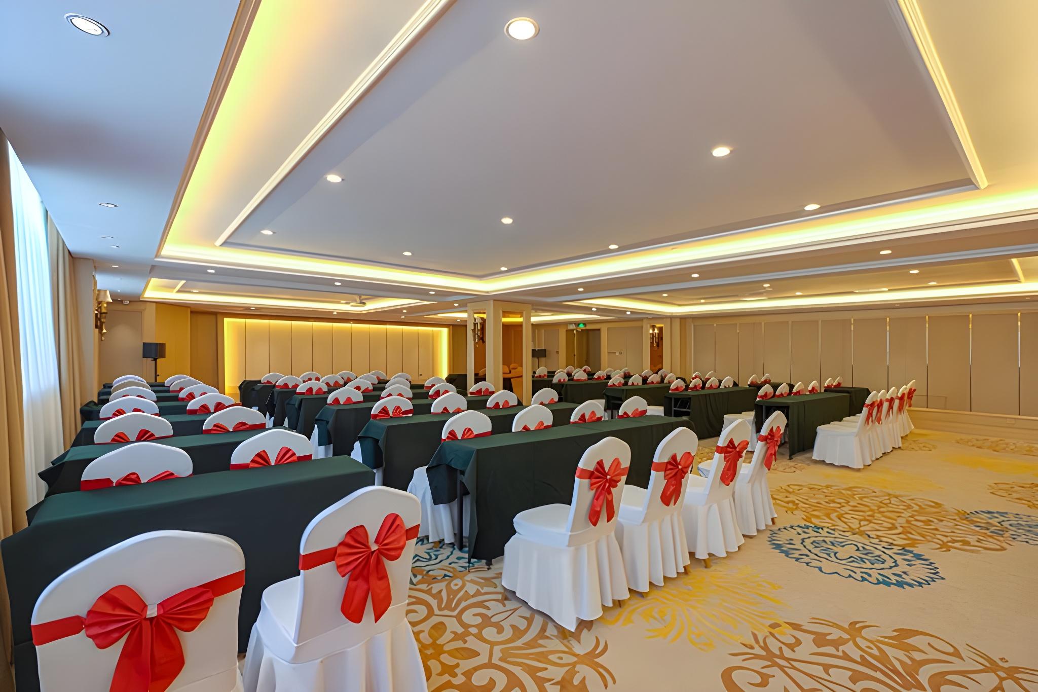 Vienna International Hotel (Urumqi International Airport) 26/27