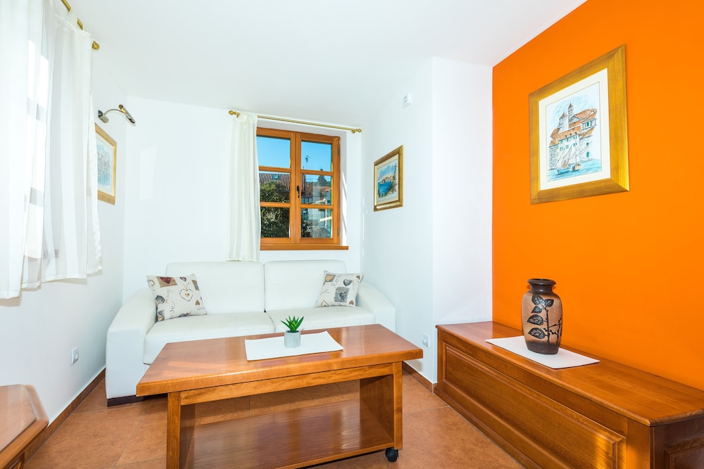 APARTMENTS PERLA 41/42