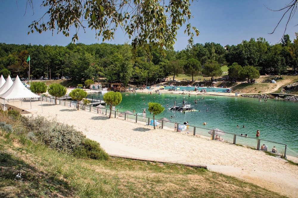 HAMEAUX DES LACS 46/48