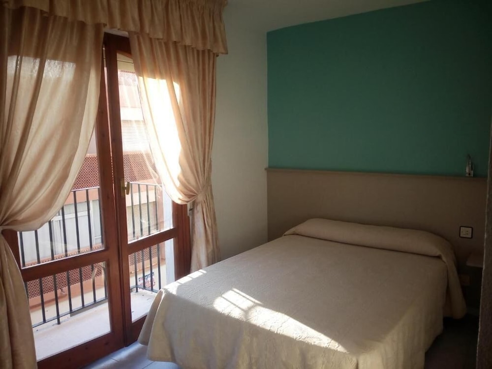 HOTEL EL PARAISO 13/18