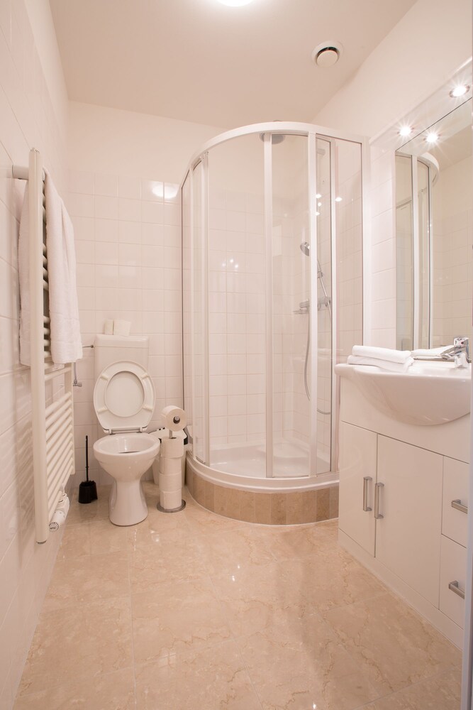 Grand Central Apartments 20/20