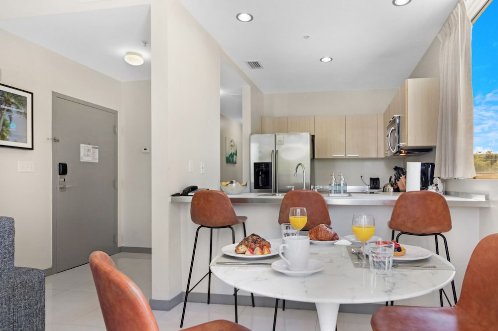 Roami at Habitat Brickell 41/50