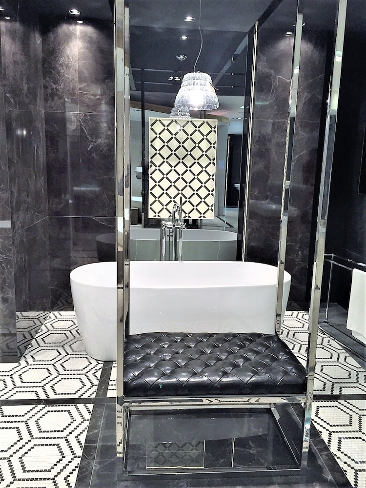 Luxury Apartments Mondrian Market Square 8/50
