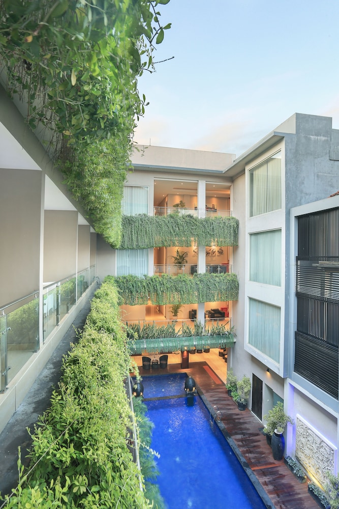 Ohana Hotel Kuta 65/69
