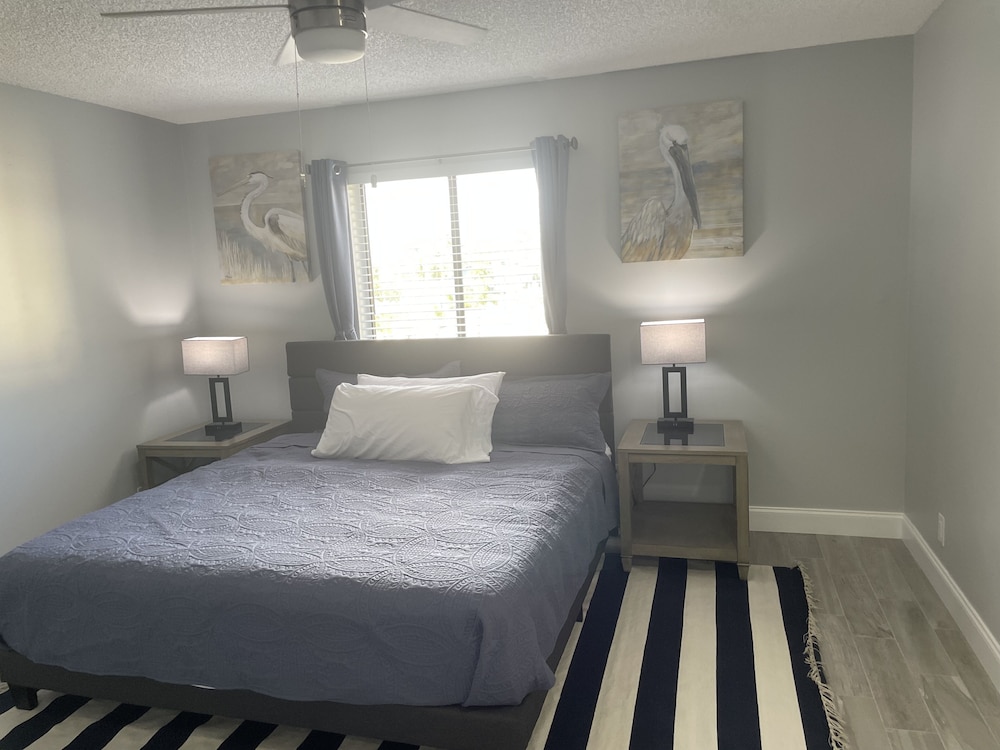 Sunny Palms Inn 8/31