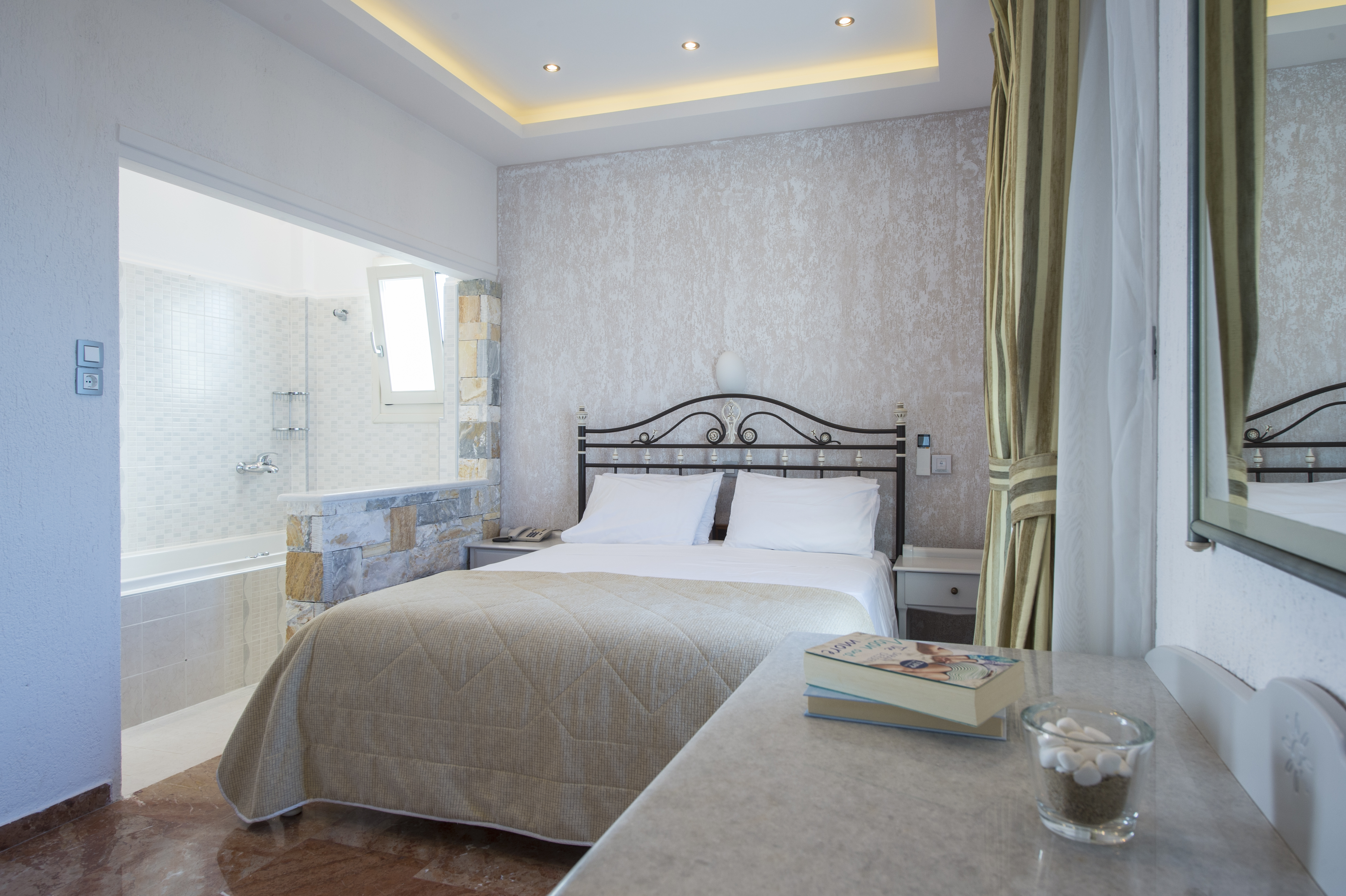 SUITE, DOUBLE BED
