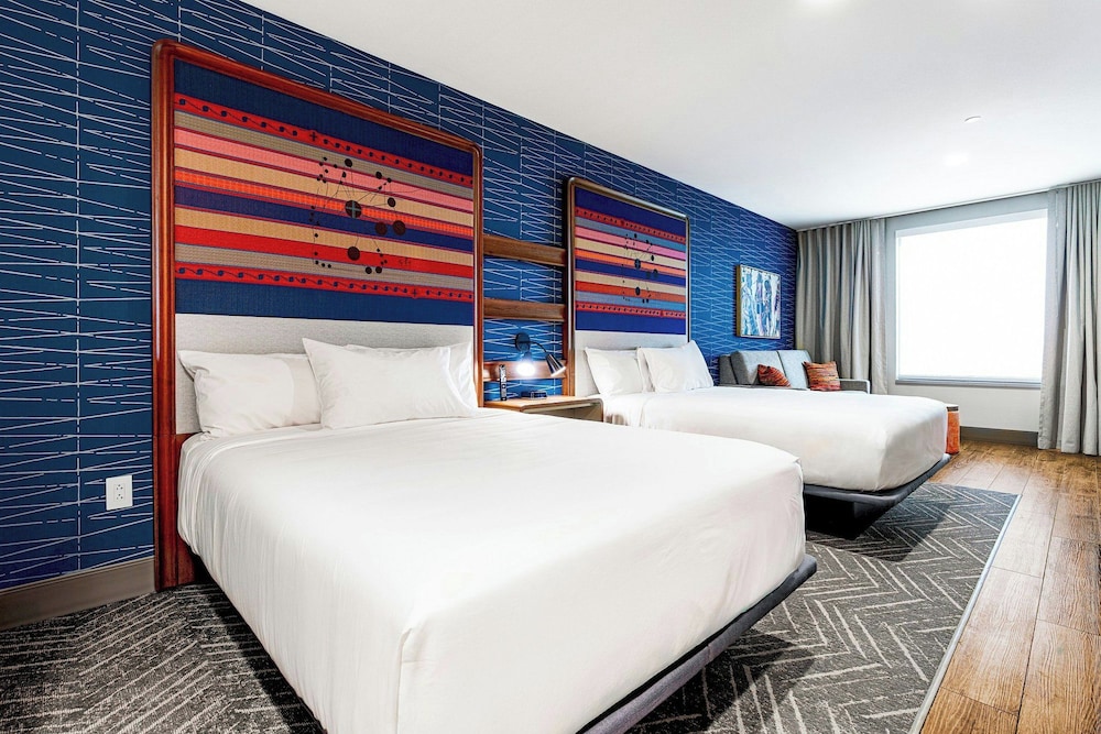 River, Junior Suite, 2 Queen Beds, Sofa, Accessible