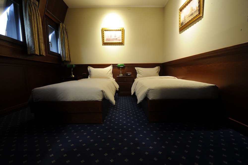 STANDARD, DOUBLE OR TWIN BED
