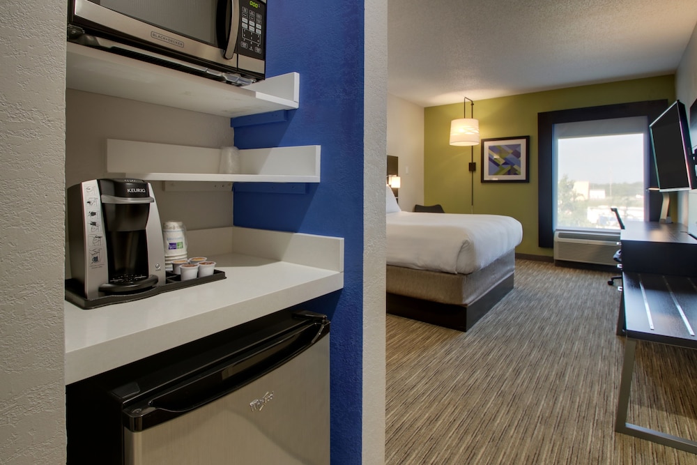 Holiday Inn Express Suites Lebanon 10/57