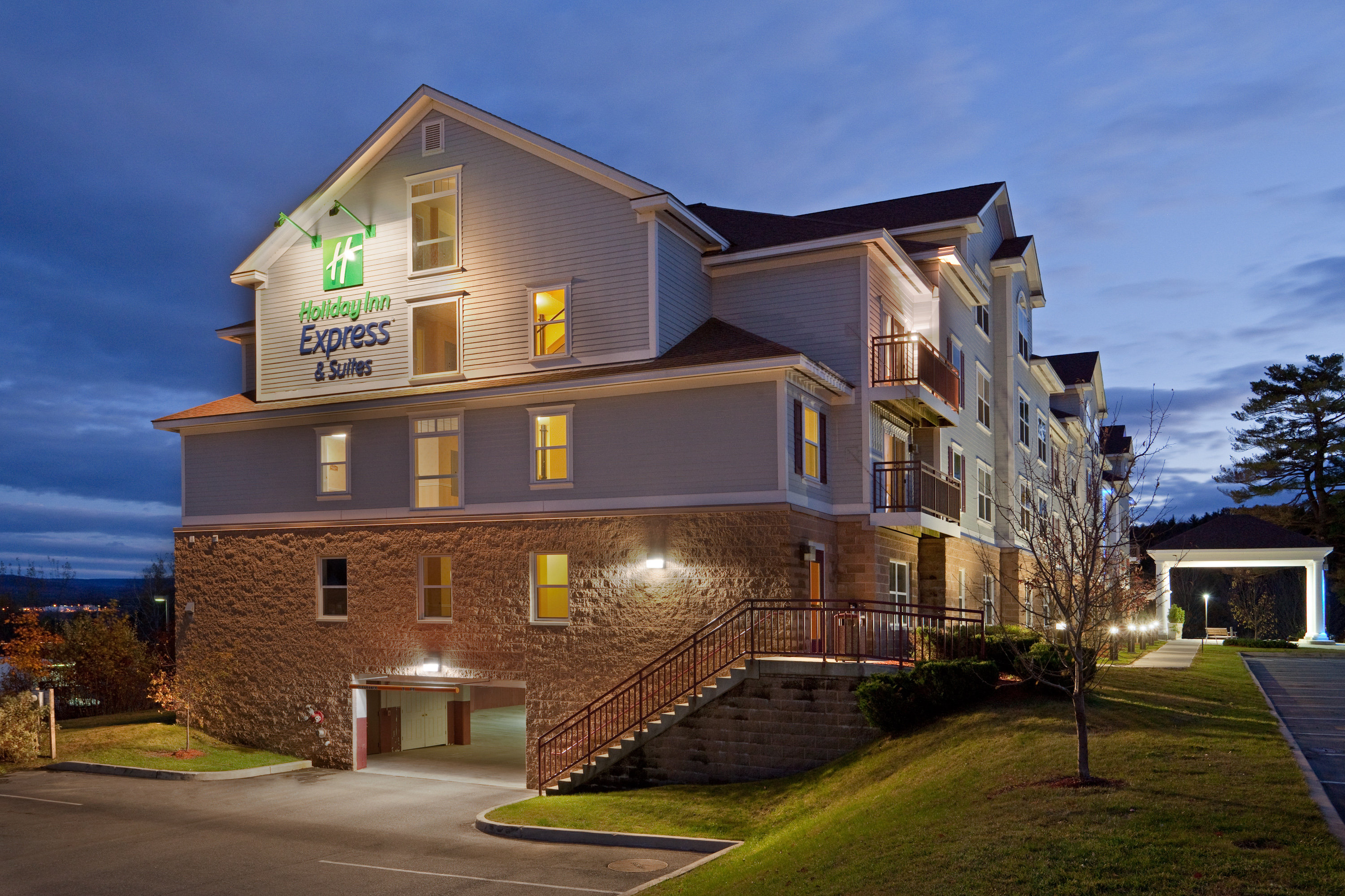 Holiday Inn Express Hotel Suites White River Junction 2/54