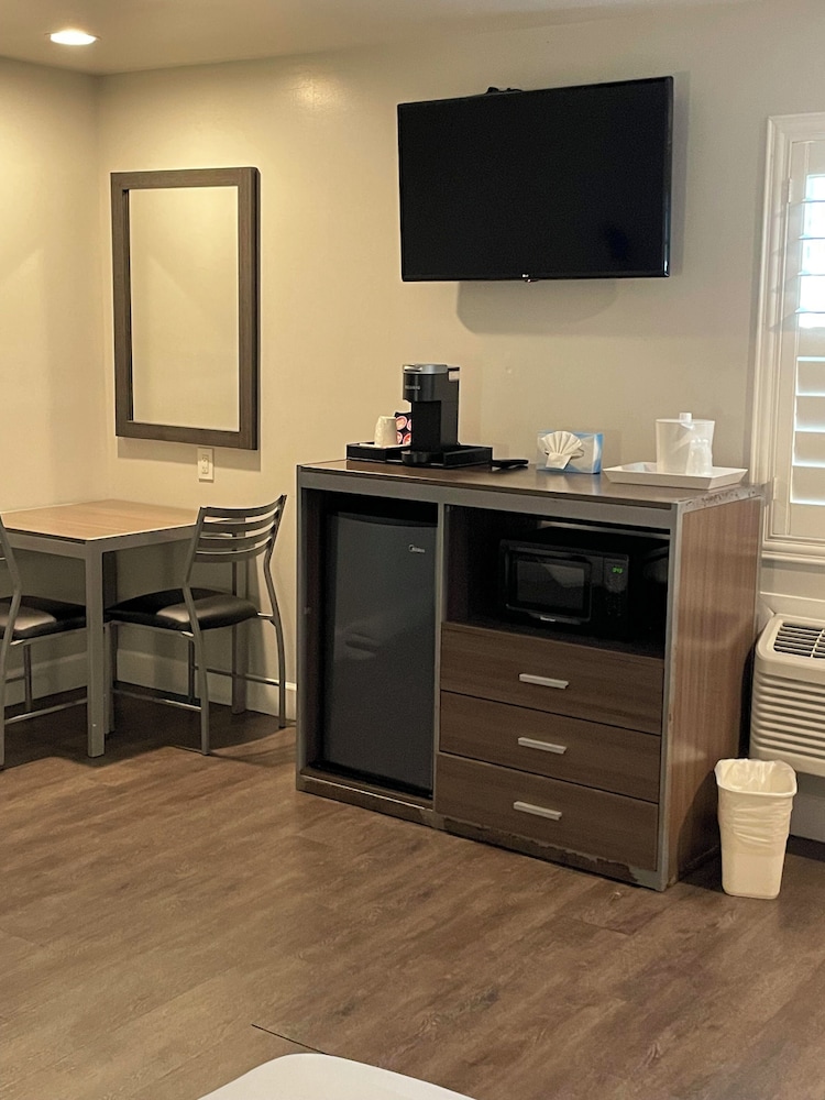 Stargazer Inn And Suites 51/66