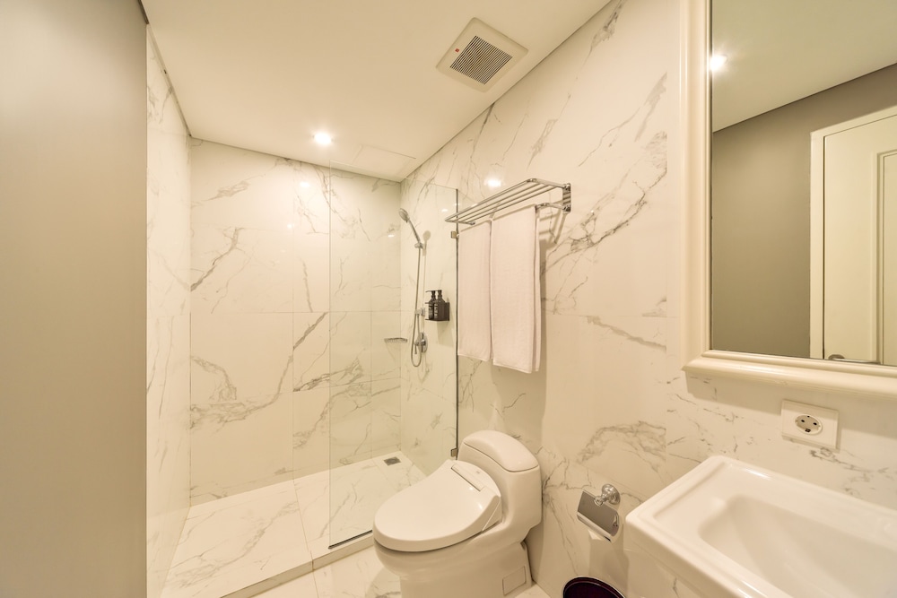 Ashley Hotel Sabang 62/70