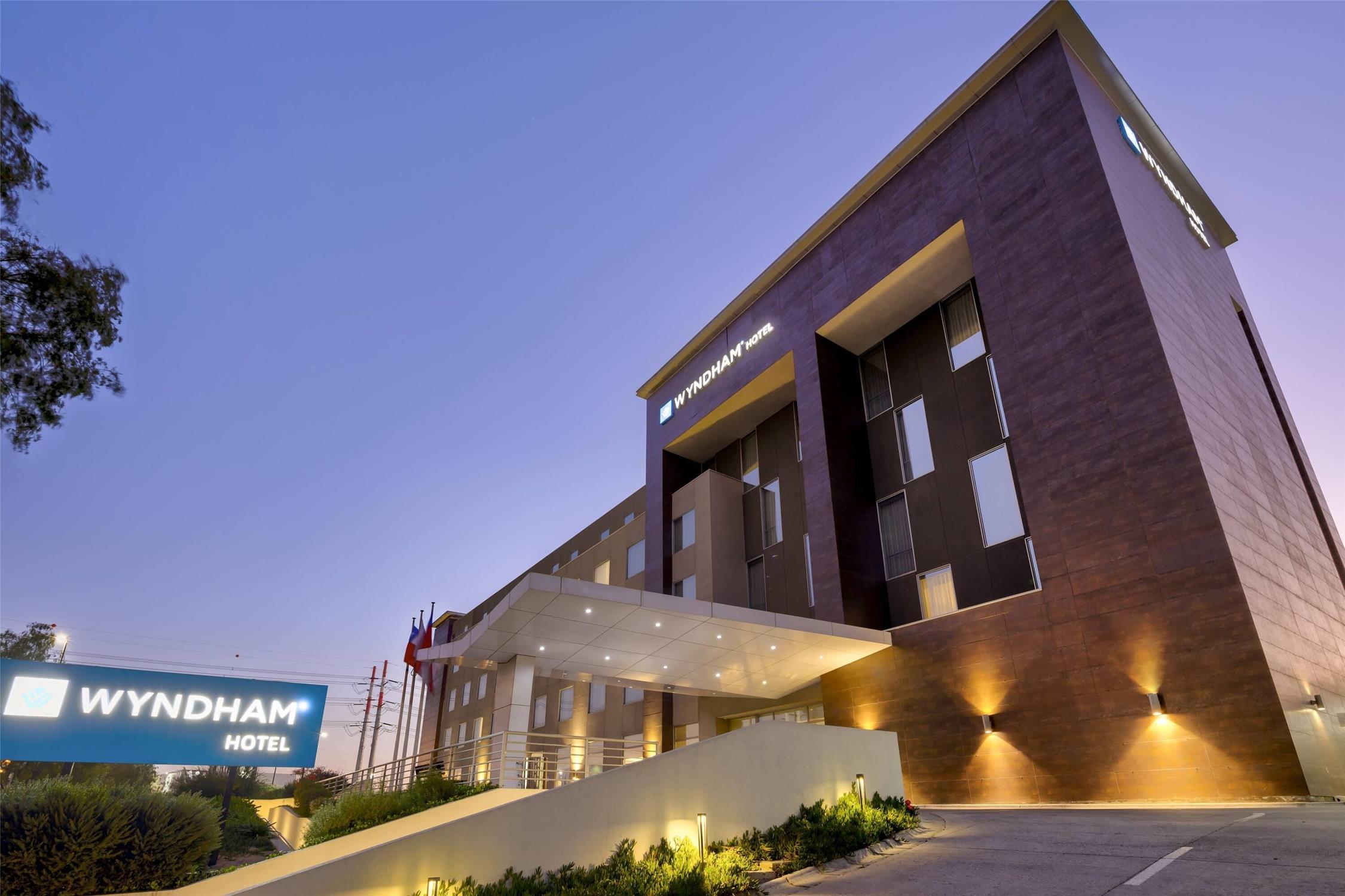 Wyndham Santiago Aeropuerto 8/79