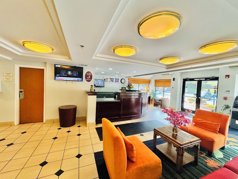 Motel6 Milford, CT 54/74