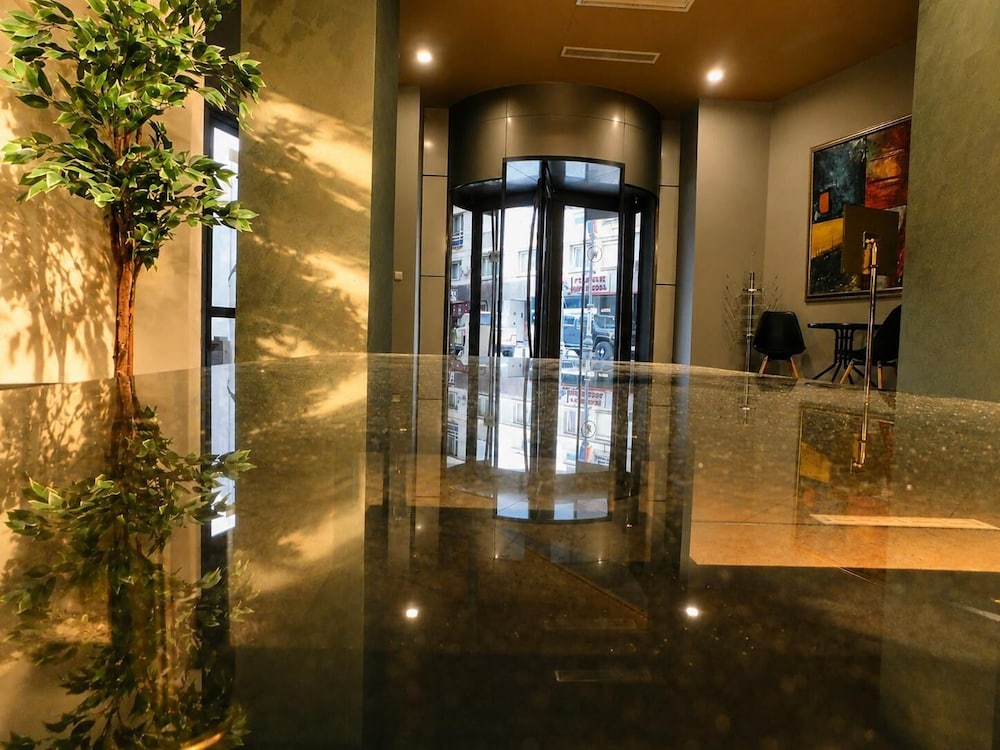 Astoria Hotel 4/50