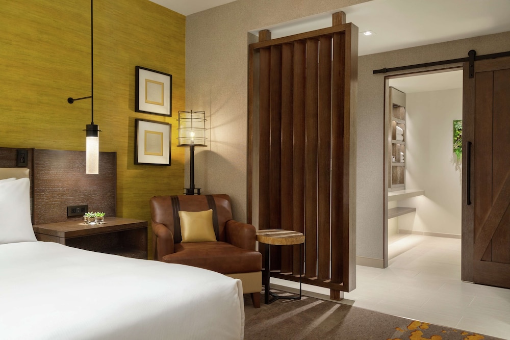 Hoodoo Moab, Curio Collection by Hilton 15/48