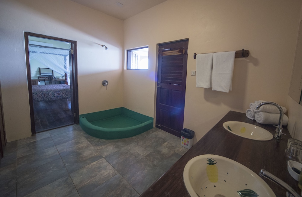 Petite Anse Hotel 46/49