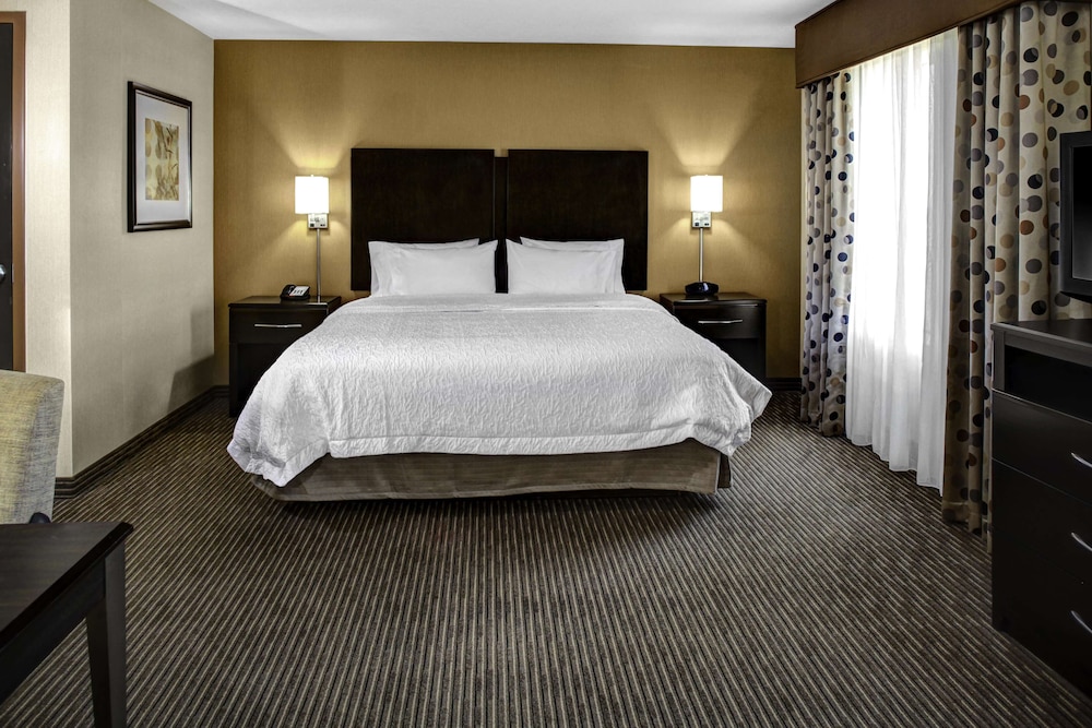 Hampton Inn and Suites-Bakersfield/Hwy 58, CA 16/51