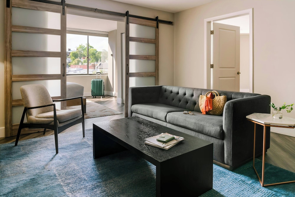 Sonder Georgetown C&O 32/55