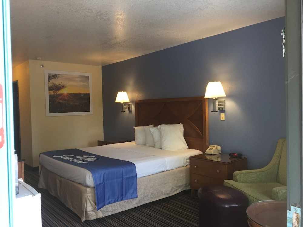 Days Inn by Wyndham Espanola 10/23