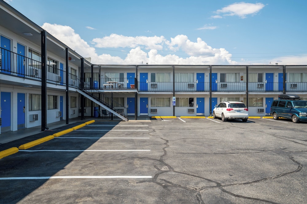 Holiday Lodge Wenatchee 30/42