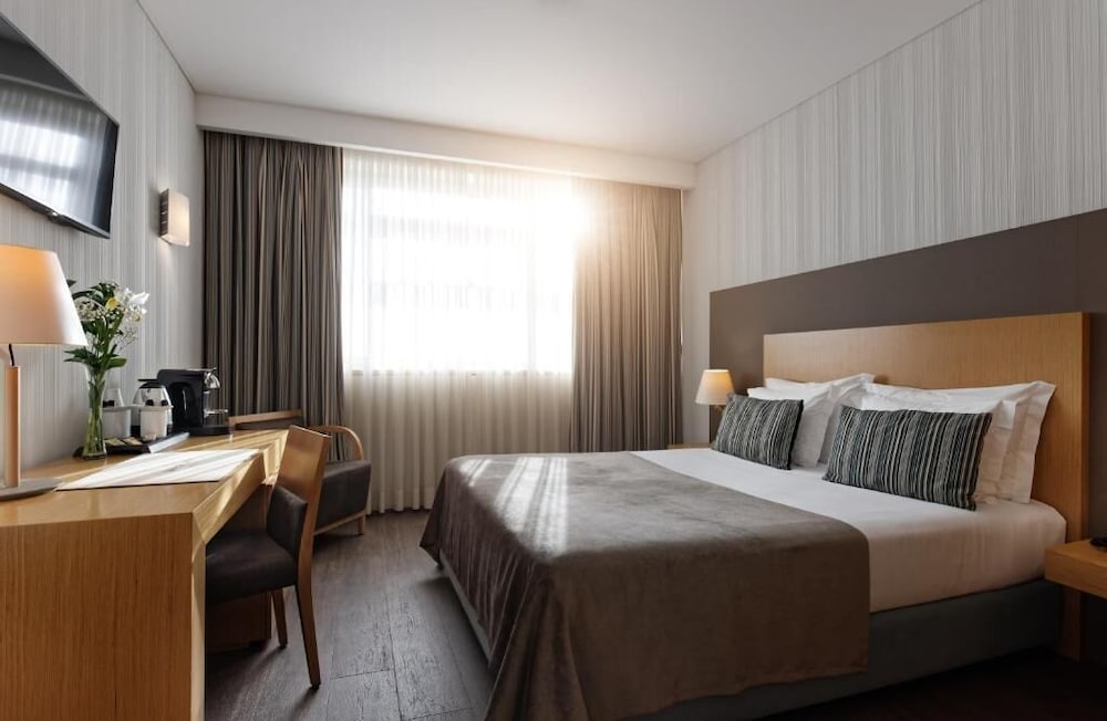 Mercure Lisboa Almada 17/50