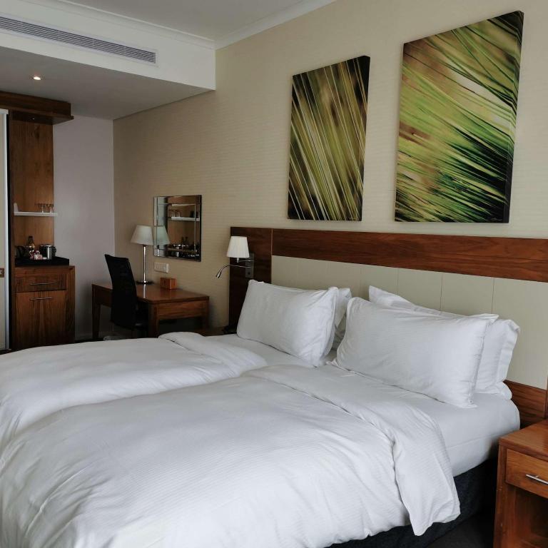 GUEST ROOM, TWIN BEDS, ACCESSIBLE
