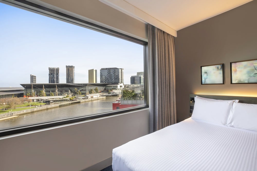 Crowne Plaza Hotel Melbourne 18/72