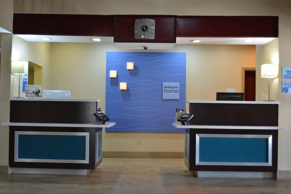 Holiday Inn Express Hotel Suites Gainesville 46/64