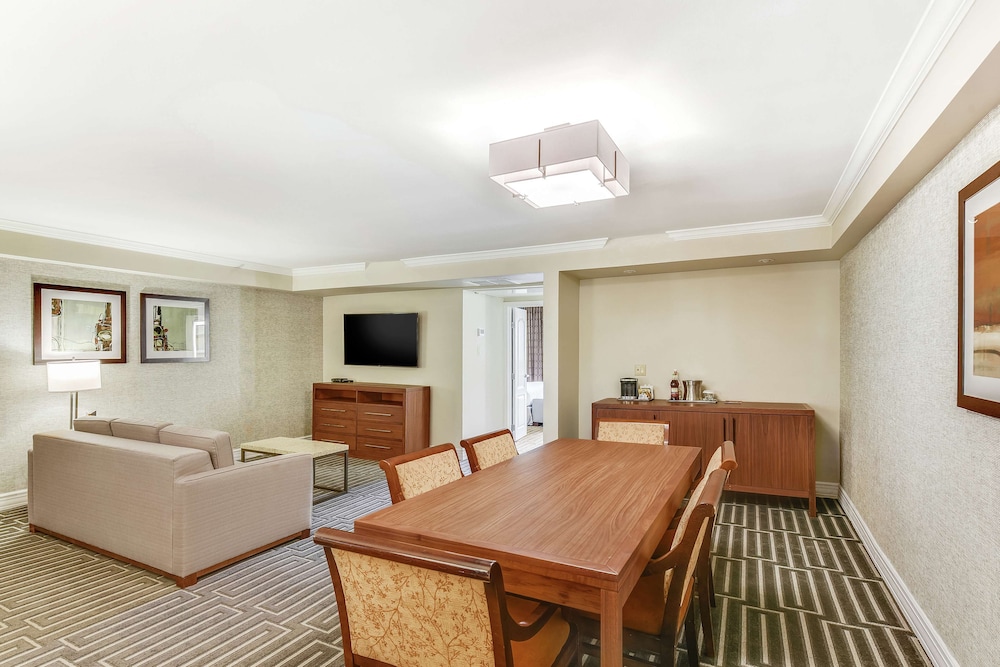 Hilton Phoenix Tapatio Cliffs Resort 36/75
