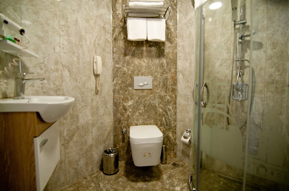 Artefes Hotel 69/70