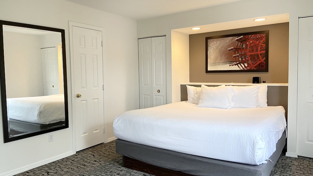 1 BEDROOM, CONDO