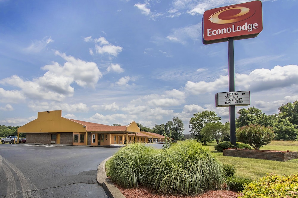 Econo Lodge Cornersville I-65 8/46