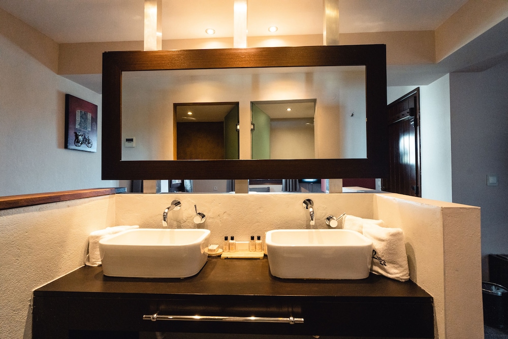 12 Months Luxury Resort 88/88