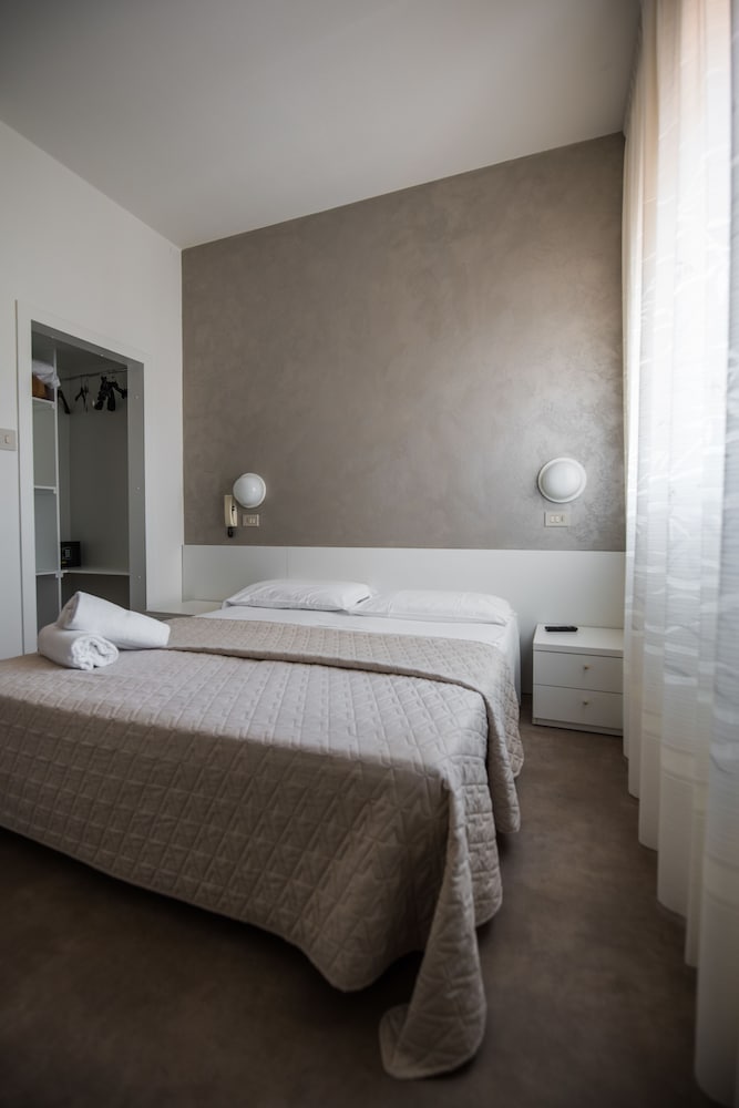 Hotel Cristina 18/45
