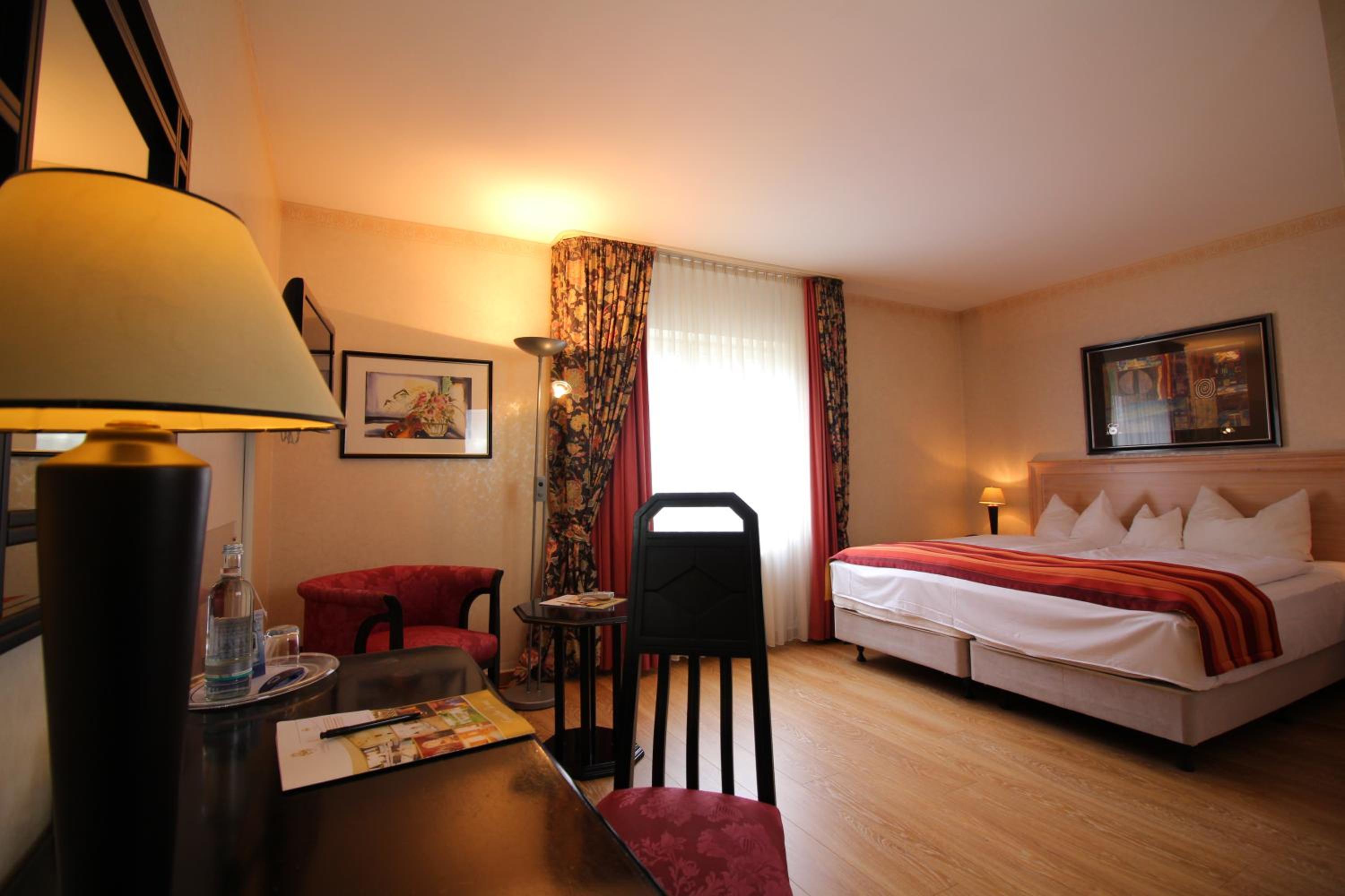 Comfort, Double Bed, Hotel Am Muhlenteich Schwelm 6/10