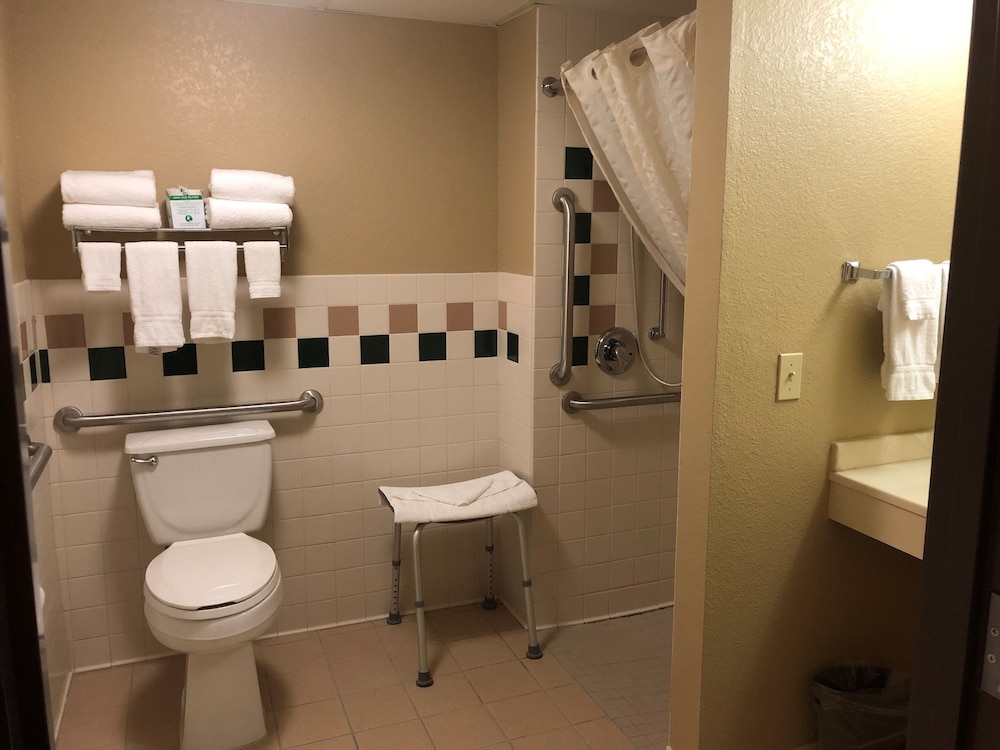 Boarders Inn & Suites by Cobblestone Hotels - Fayette 49/50