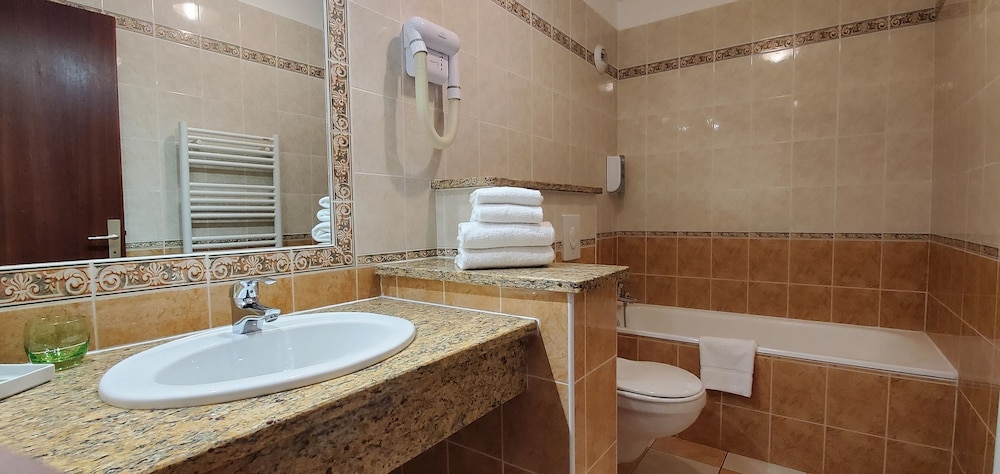 Hotel Atrachjata Aleria 45/50
