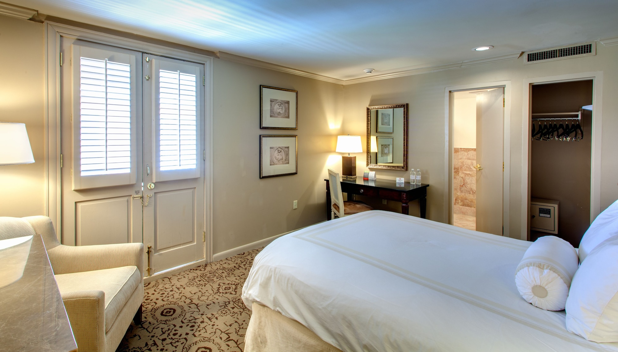 DELUXE, HOUSE, 2 DOUBLE BEDS