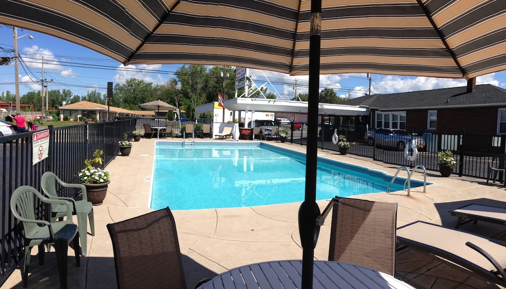 Moonlite Motel Niagara Falls 4/30