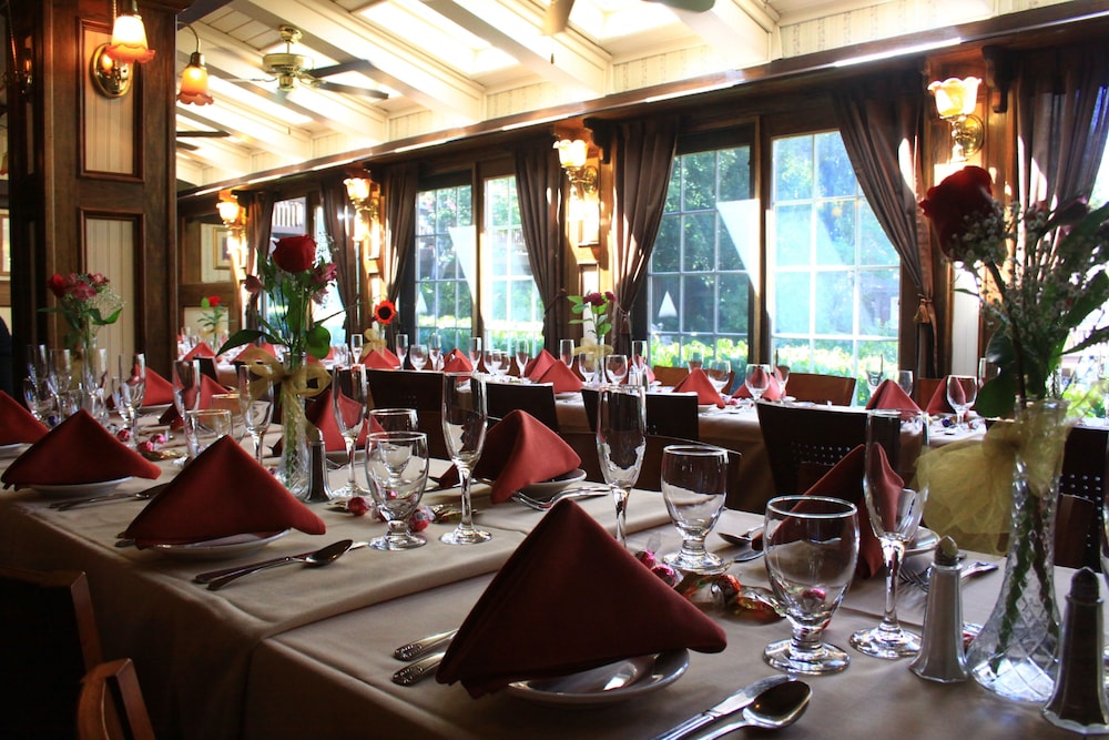 Saddleback Inn 32/44