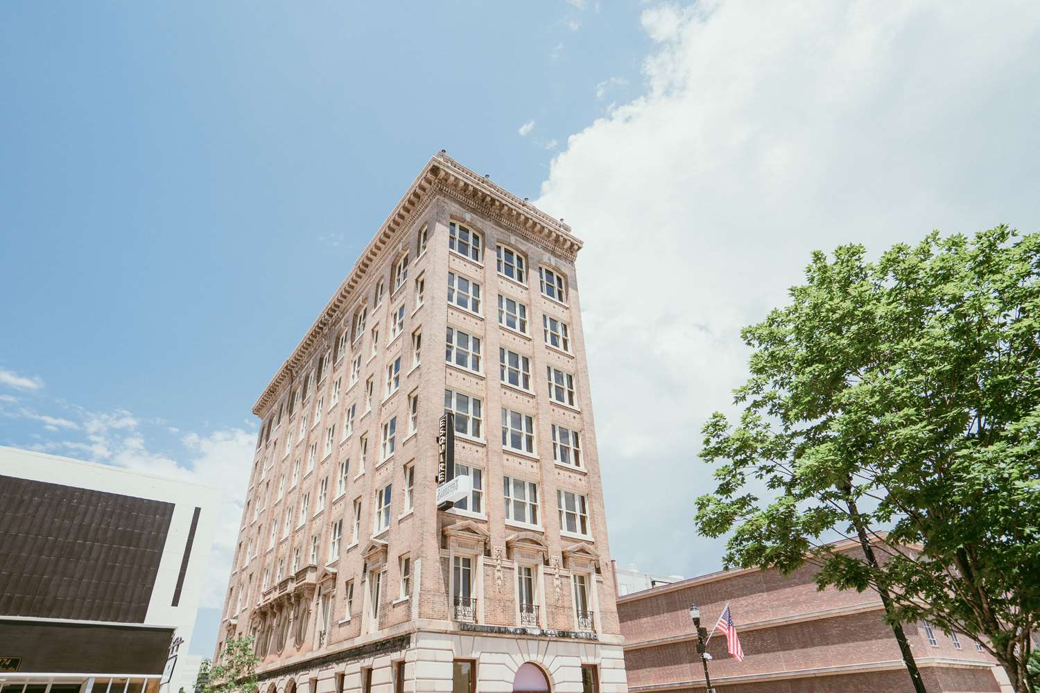 The Esquire Hotel Downtown Gastonia, an Ascend Collection Hotel 1/16