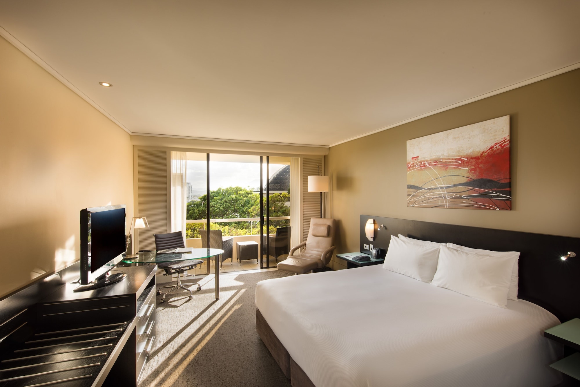 EXECUTIVE, KING BED, CLUB LOUNGE ACCESS