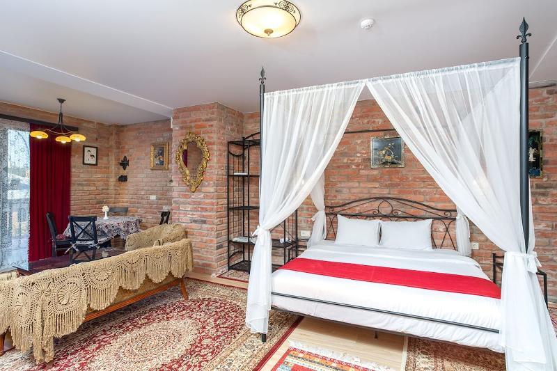 Vintage, 2 Double Beds