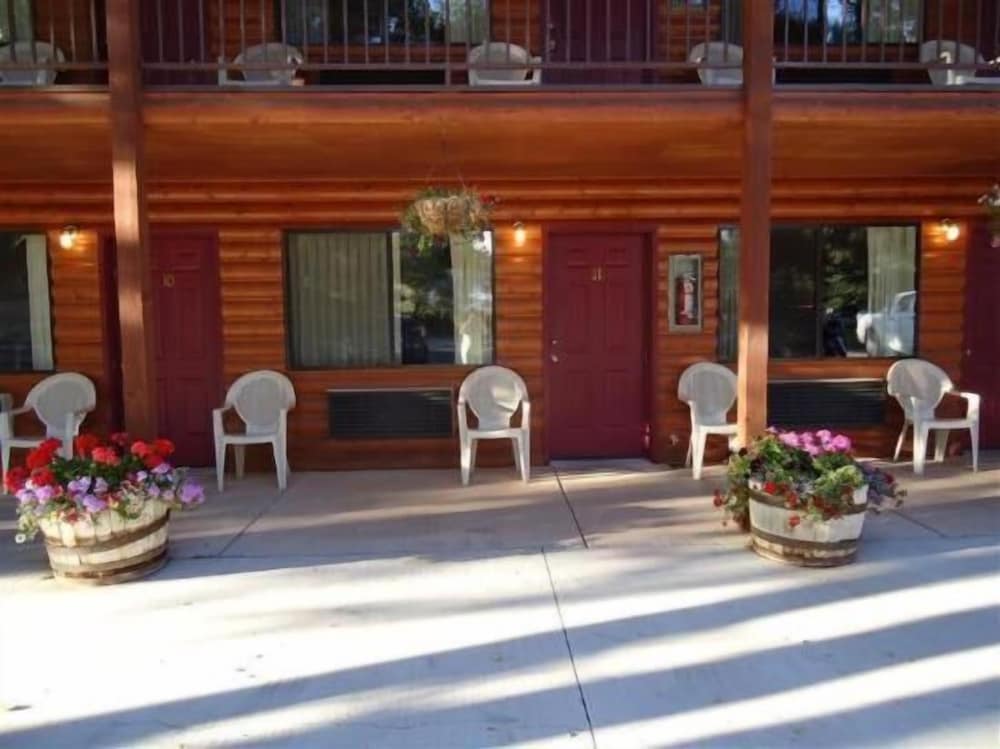 Austin\'s Chuckwagon Motel 3/41