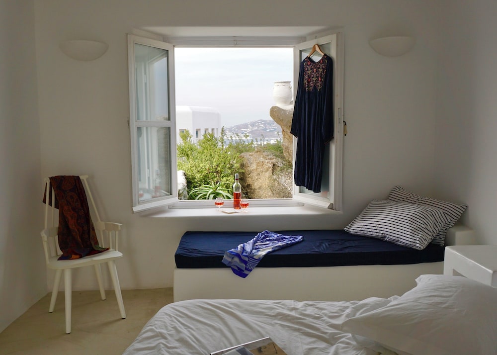 ROCK, SEA VIEW