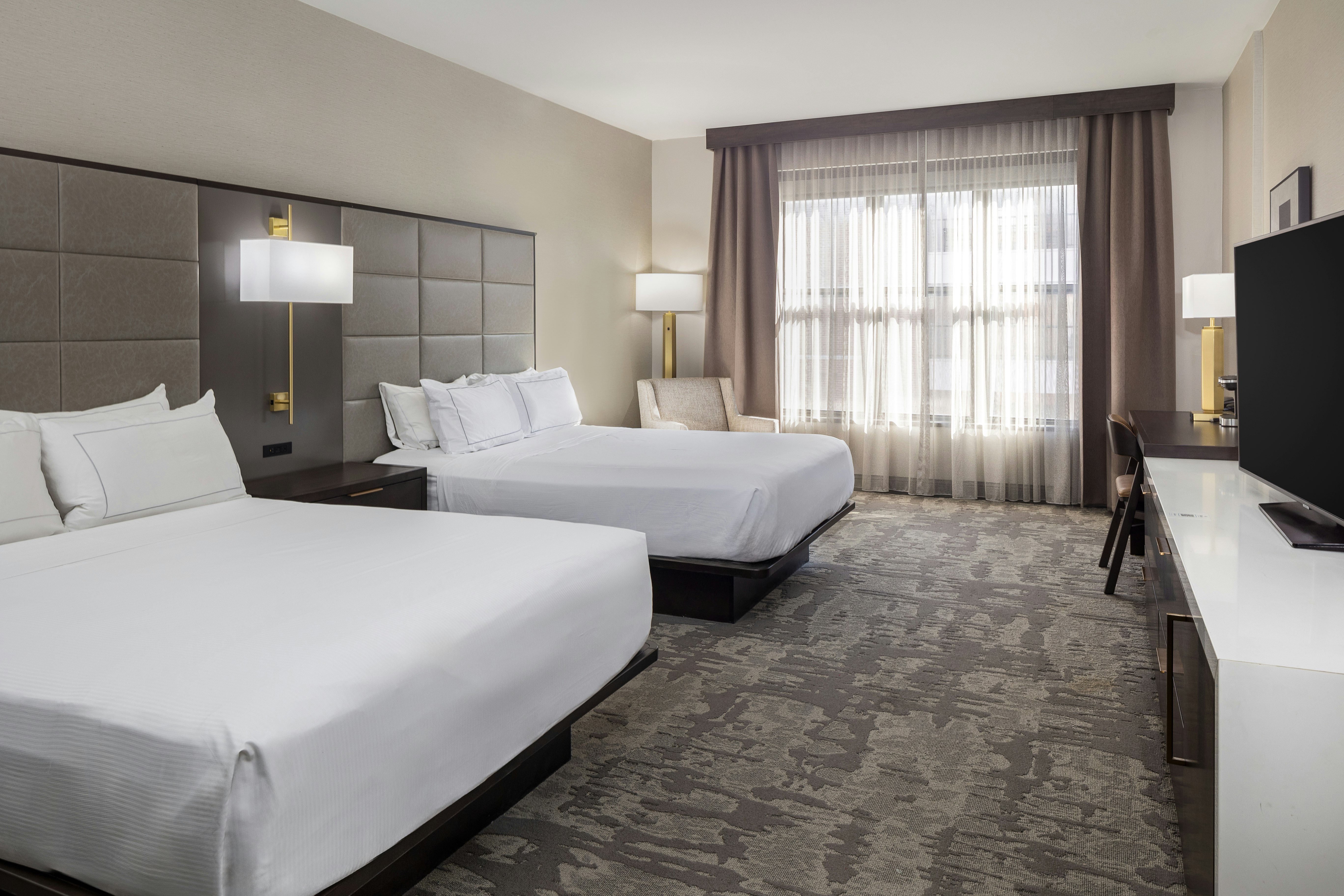 DELUXE, 2 QUEEN BEDS