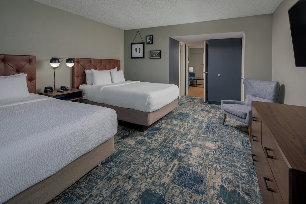 1 Bedroom, Suite, 2 Queen Beds, Sofa