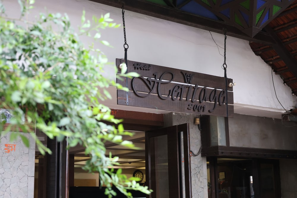 HOTEL HERITAGE 2001 3/26